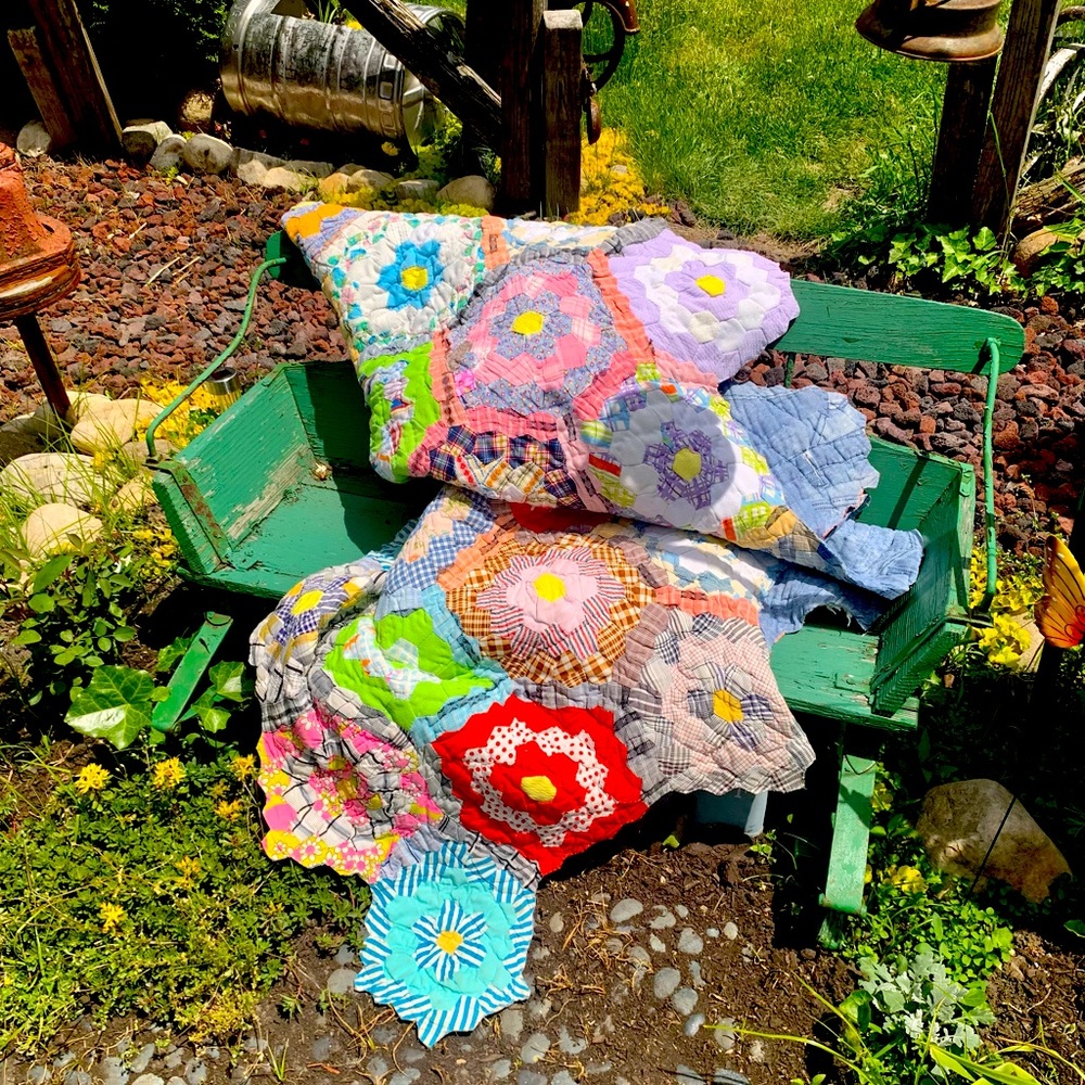Vintage handmade patchwork granny flower square quilt boho farmhouse full/queen